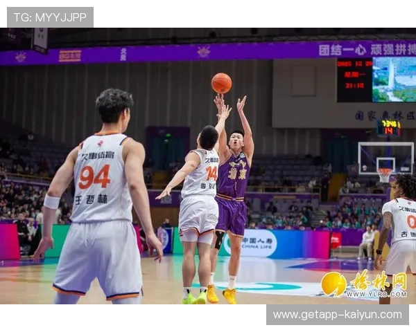 上海男篮客场挑战北控，排名之争日趋激烈